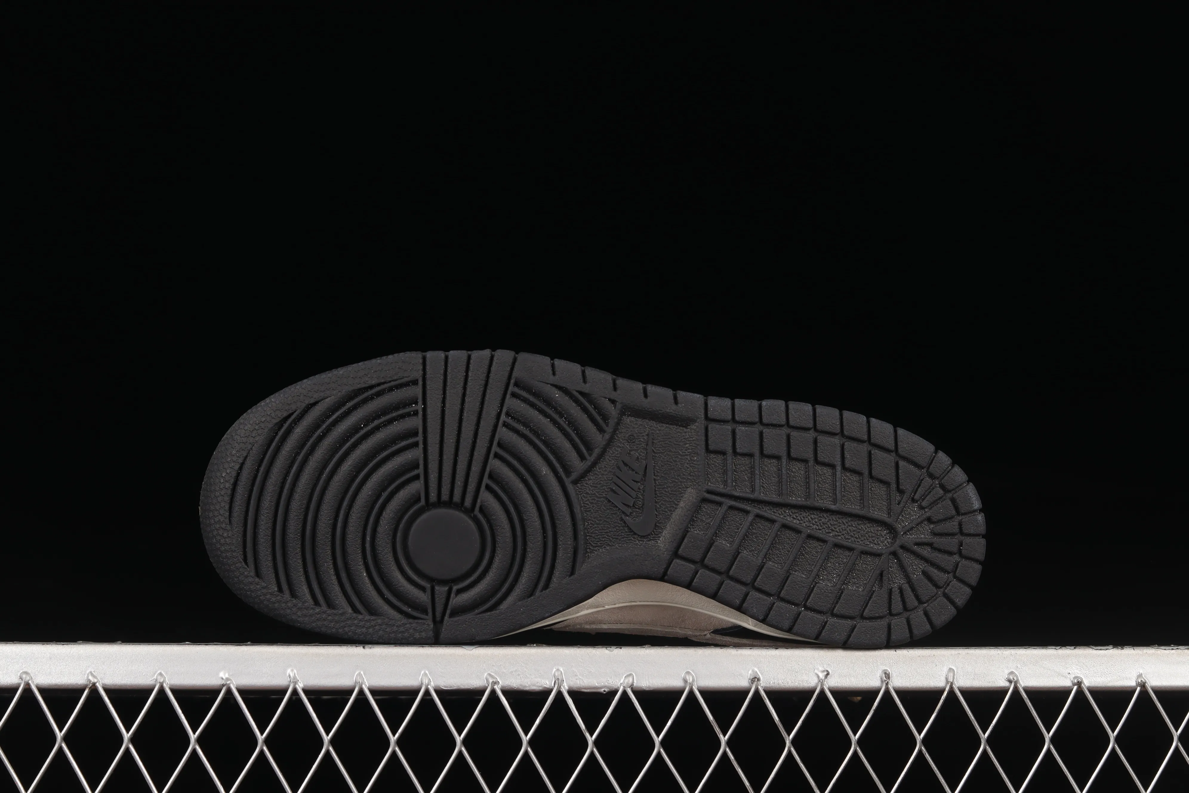 All Categories Nk SB Dunk Series Nk SB Dunk Low Low-top sneakers Otomo Katsuhiro x NK SB Dunk Low "Steamboy OST" Otomo Katsuhiro co-branded SB low-top sports and leisure sneakers LP3445-001